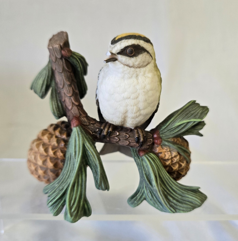 Lenox 1995 Female Kinglet Bird Fine Porcelain Handcrafted 4.25" x 2.75" x 3.75"